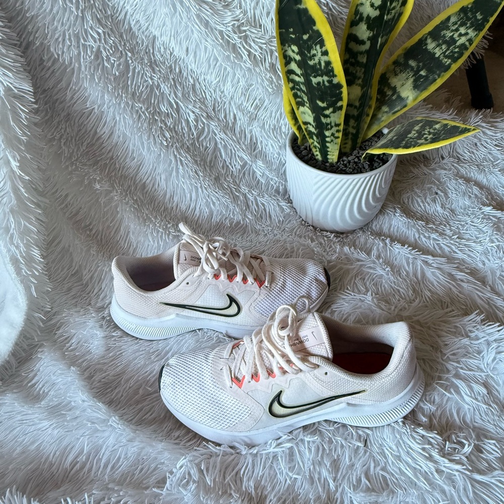 Nike Women's Beige and Black Sneakers